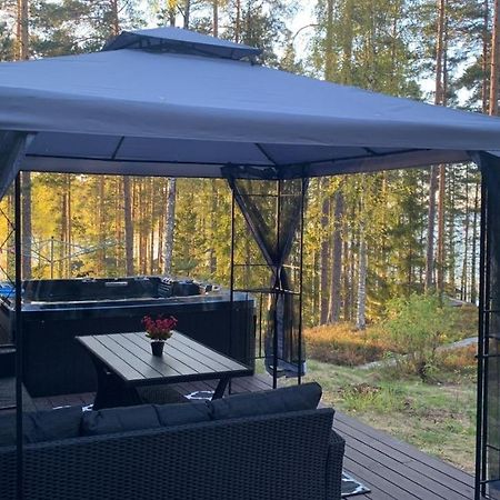 Elegant Villa On The Shore Of Lake Saimaa ラッペーンランタ エクステリア 写真