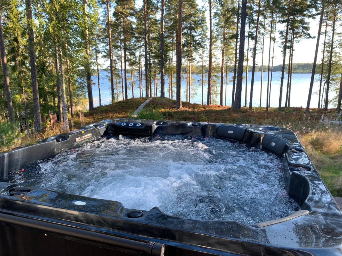Elegant Villa On The Shore Of Lake Saimaa ラッペーンランタ エクステリア 写真