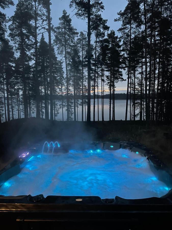 Elegant Villa On The Shore Of Lake Saimaa ラッペーンランタ エクステリア 写真