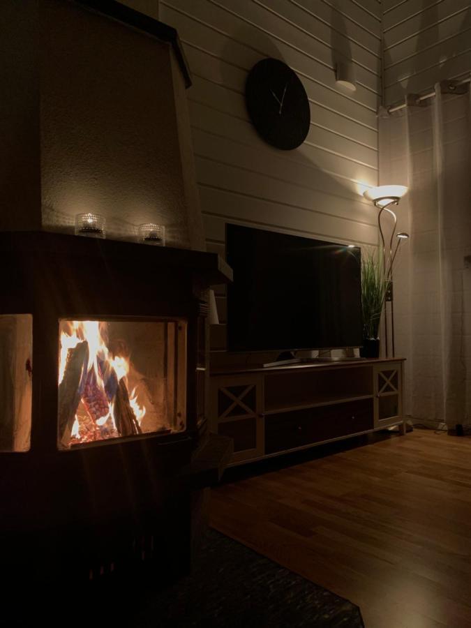 Elegant Villa On The Shore Of Lake Saimaa ラッペーンランタ エクステリア 写真