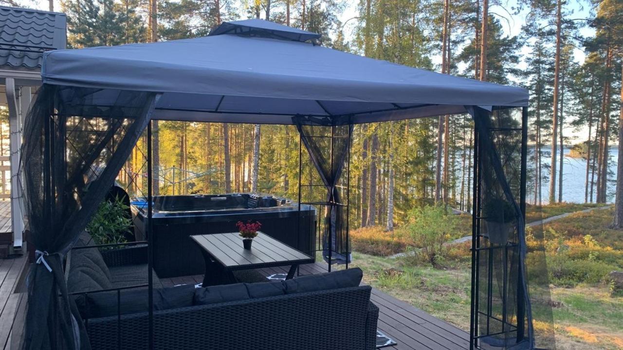 Elegant Villa On The Shore Of Lake Saimaa ラッペーンランタ エクステリア 写真